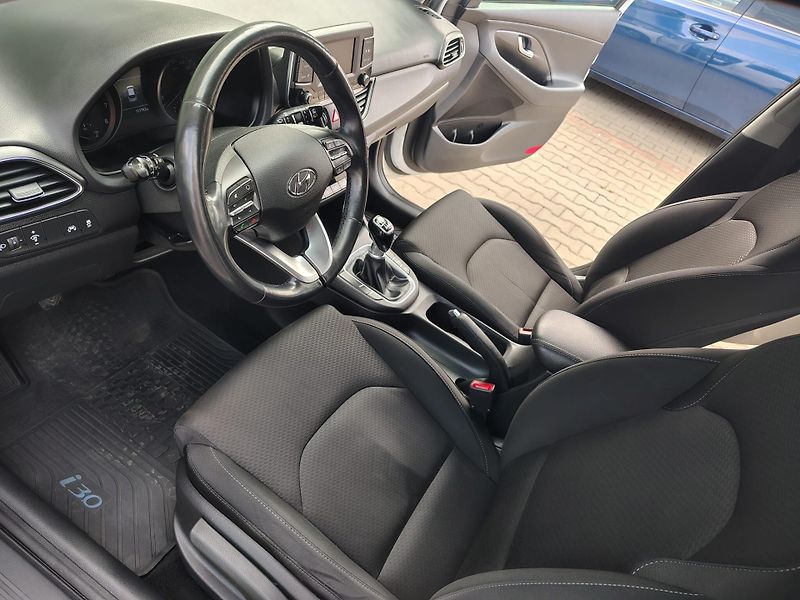 Hyundai i30 1.4 /103kW - fotka 9 z 13