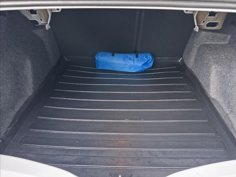 Peugeot 301 1,2 PureTech Allure - fotka 20 z 21