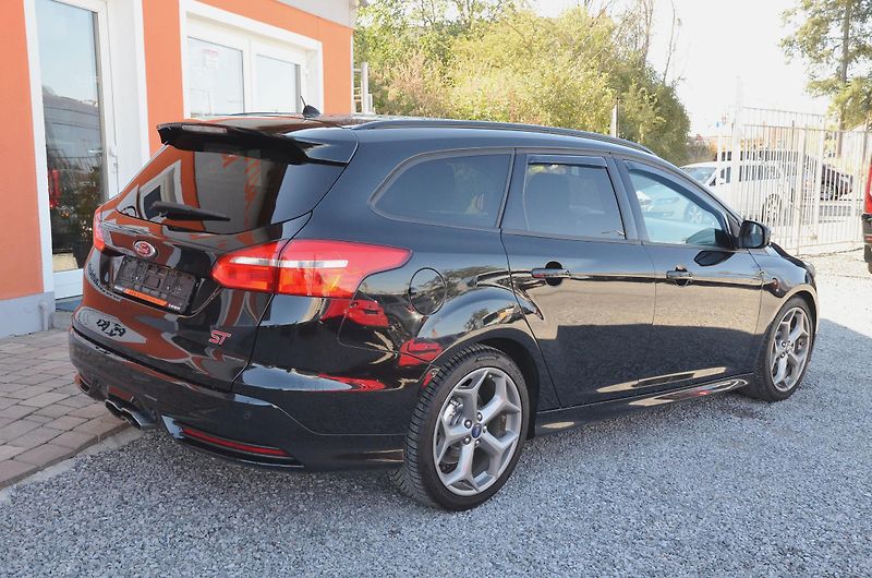 Ford Focus (2015) ST 2.0 184kW RECARO - fotka 6 z 39
