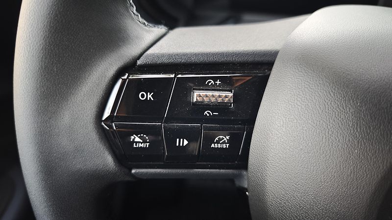 Alfa Romeo Junior (2026)  1,2 T 145 PS automat - fotka 19 z 38