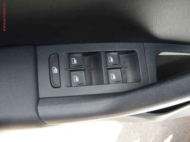 Škoda Octavia (2013) 2.0TDi, RS, DSG, navi, bixen - fotka 11 z 21