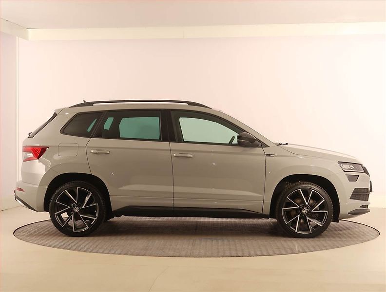 Škoda Karoq (2022) Sportline 1.5 TSI - fotka 6 z 27