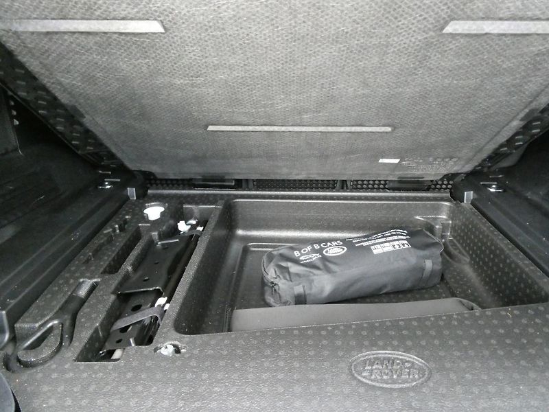 Land Rover Defender 110 S D200 - fotka 31 z 35