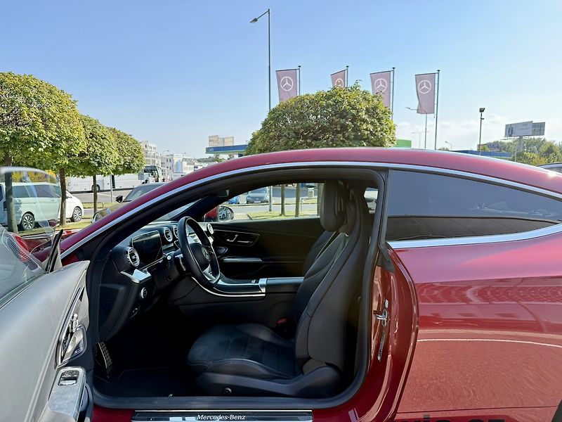 Mercedes-Benz CLE 300 4MATIC kupé Linie AMG - fotka 14 z 46