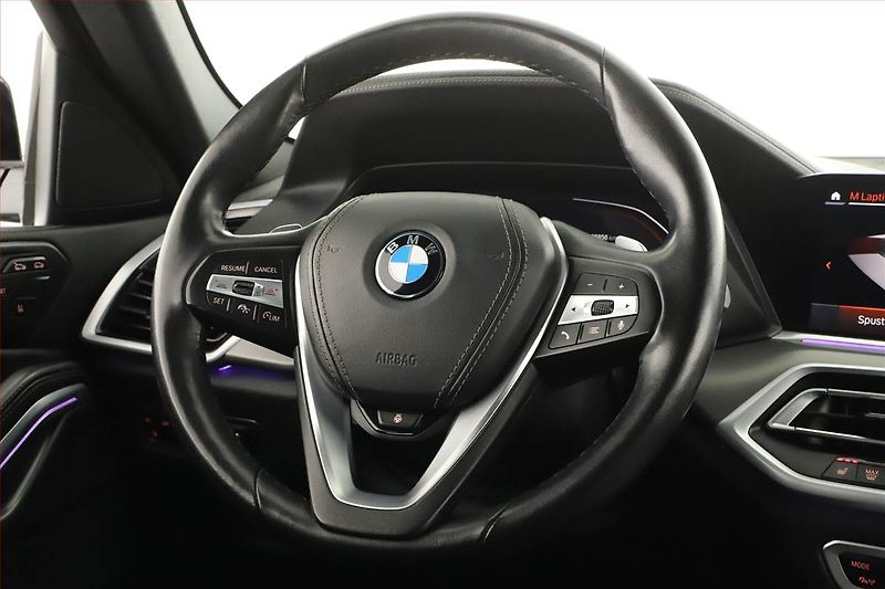 BMW X6 (2021) xDrive30d, ACC, Výhřev, Kamera - fotka 24 z 31
