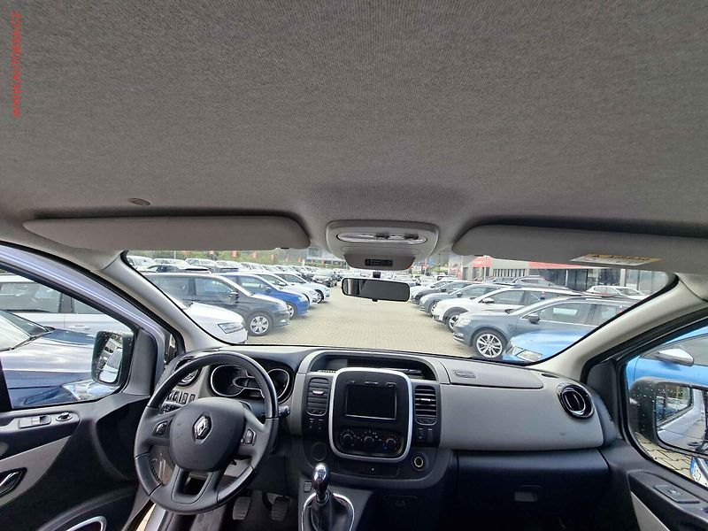 Renault Trafic (2019) 1.6dCi L2 9míst, 2.maj, AC - fotka 12 z 21