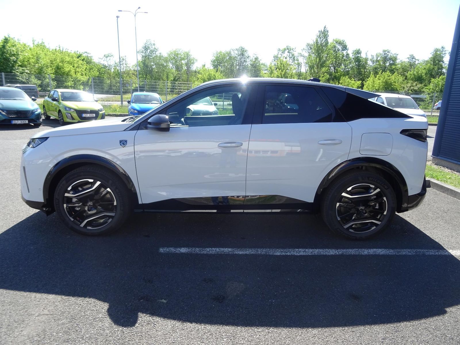 Peugeot 3008 GT Elektromotor 157kW / 210k