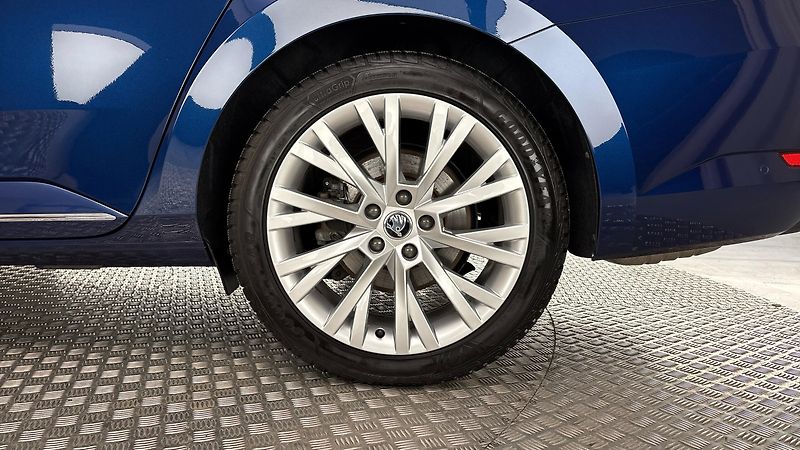 Škoda Superb 2.0 TDI DSG 4x4 L&K - fotka 19 z 33
