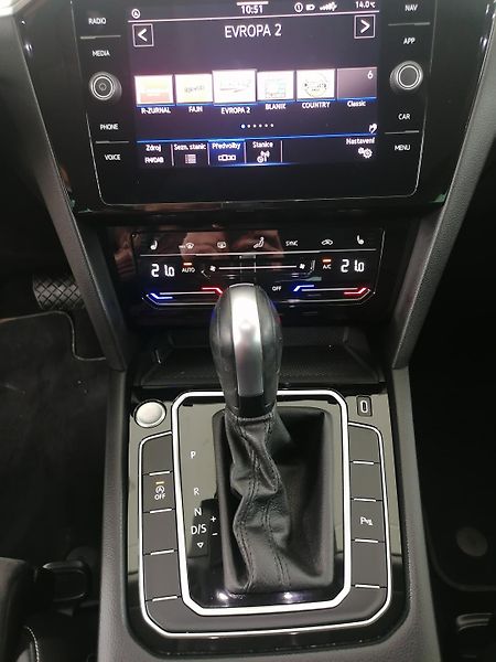 Volkswagen Passat 2,0 TDI DSG ELEGANCE,1.MAJ.ČR - fotka 13 z 16