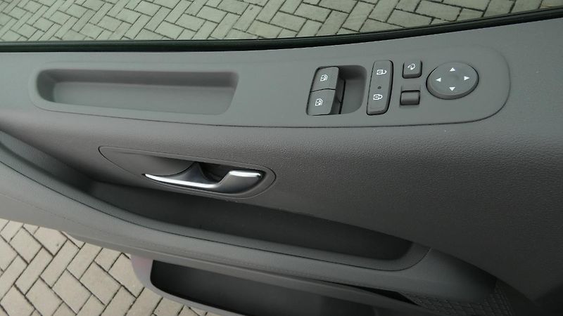 Hyundai Staria 2.2 CRDi Luxury 4x4 Auto - fotka 10 z 32