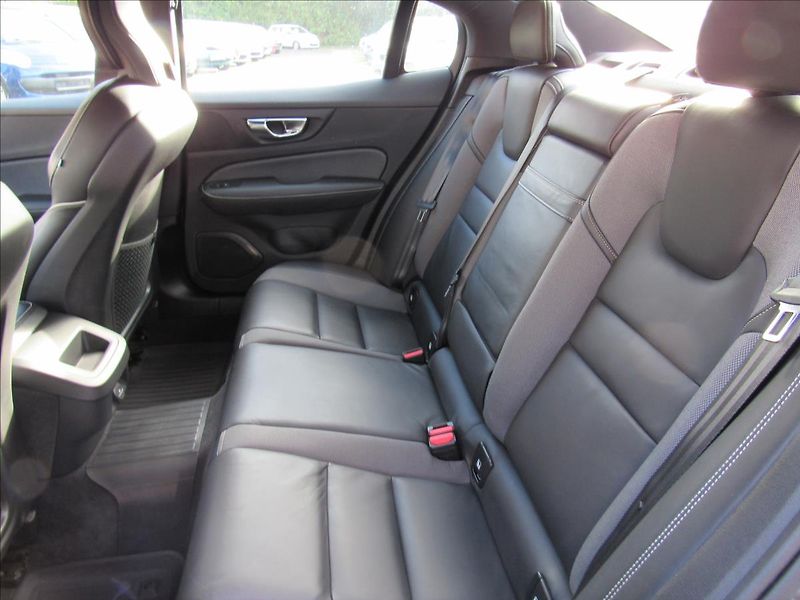Volvo S60 2,0 B5 184kW AWD R-Design - fotka 10 z 34