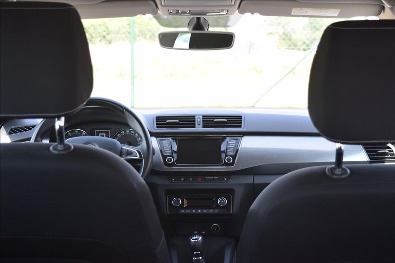 Škoda Fabia 1,2 TSI 66KW TOP VÝBAVA - fotka 26 z 49