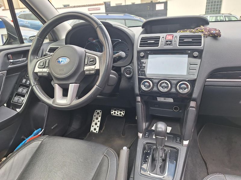 Subaru Forester (2017) XT Sport - fotka 10 z 35