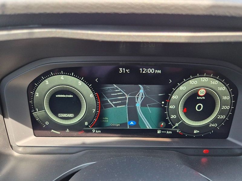 Nissan Qashqai 1.3T mHEV MT,2WD, ZADÁNO - fotka 16 z 29