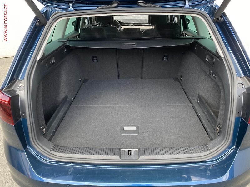 Volkswagen Passat (2020) 2.0 TDi, Elegance, DSG, LED - fotka 7 z 19
