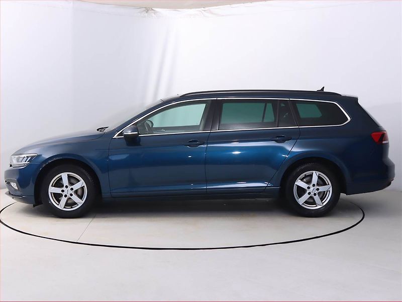 Volkswagen Passat (2020) 2.0 TDI, Serv.kniha, Navi - fotka 3 z 20