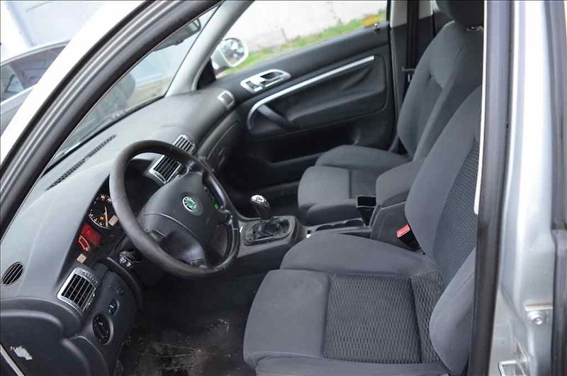 Škoda Superb (2007) 2,5 TDI - fotka 25 z 31