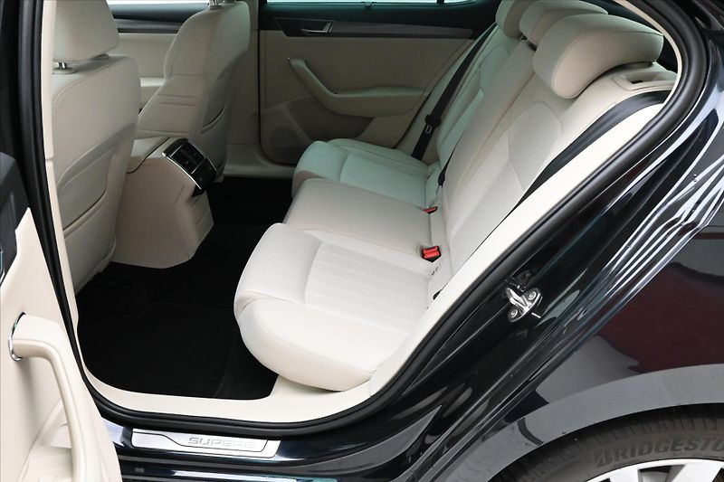 Škoda Superb 2,0 TDI 110kW Style Záruka až - fotka 14 z 32