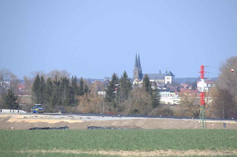 První asfalt na dálnici D35 kolem Vysokého Mýta. Březen 2025