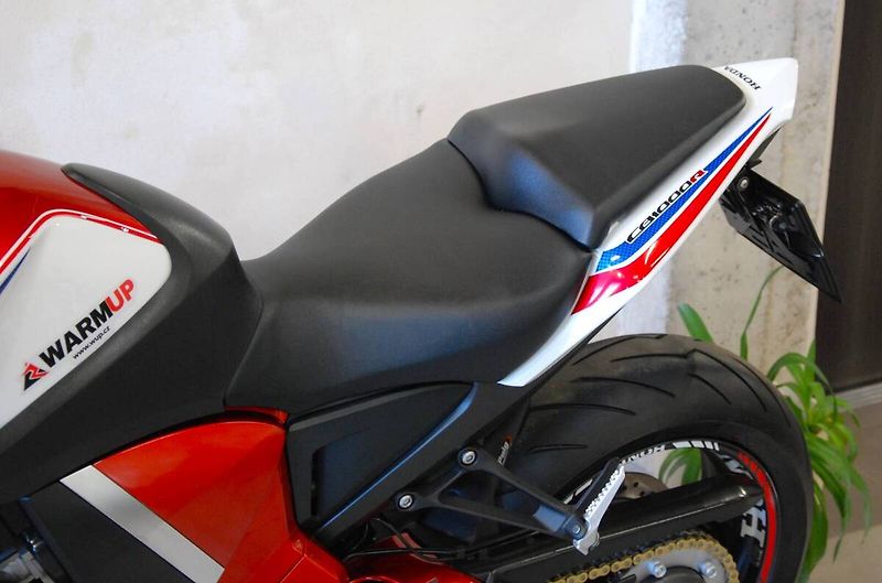 Honda CB 1000 R (2014) krásný stav, akrapovič - fotka 19 z 20