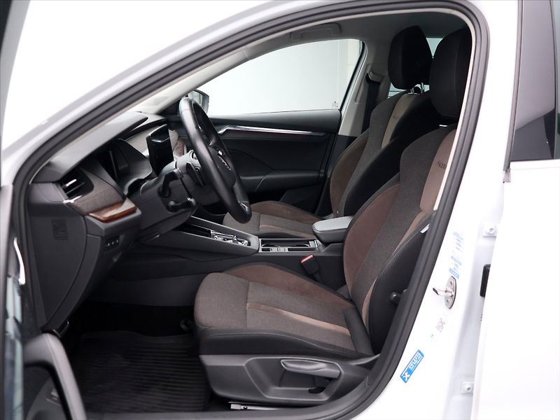 Škoda Octavia 2.0 TDI 4x4 Scout DSG DPH - fotka 12 z 42