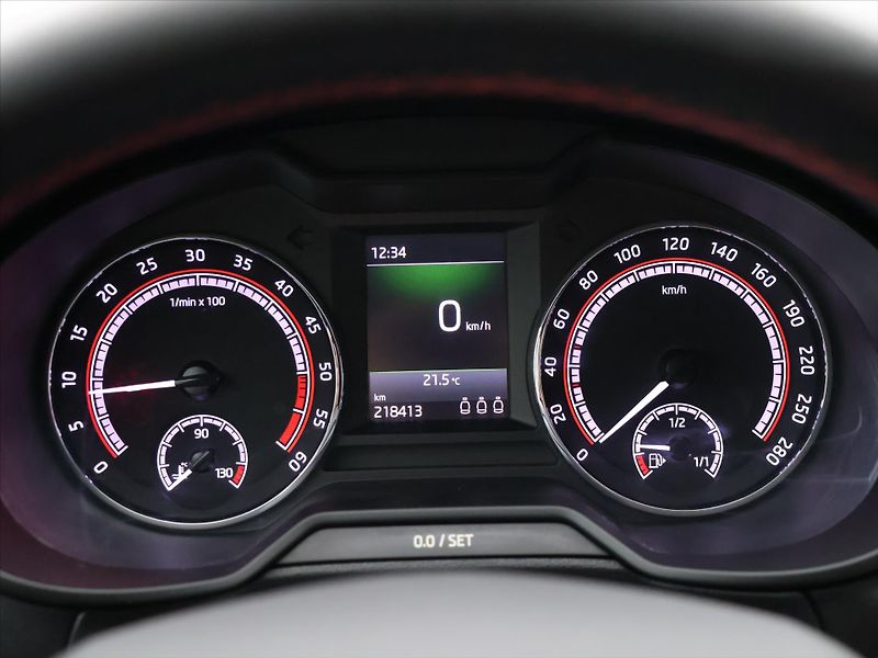 Škoda Octavia 2,0 TDI 135kW RS CZ Tažné - fotka 16 z 30
