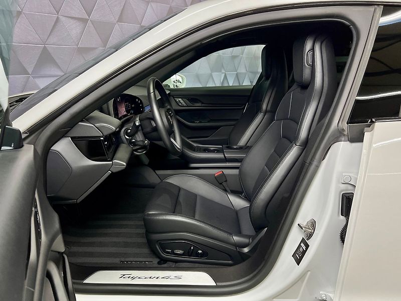 Porsche Taycan 4S PERFORMANCE, VZDUCH, BOSE - fotka 9 z 29