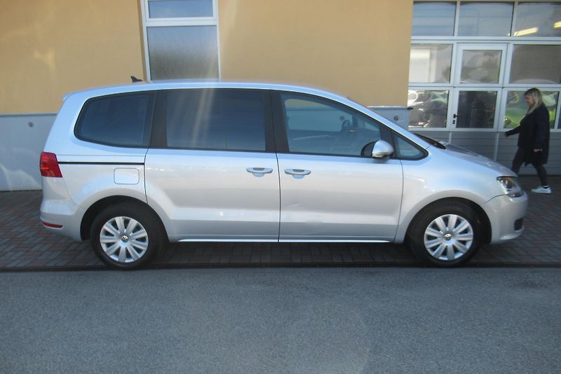 Volkswagen Sharan 2.0 TDi  KLIMA WEBASTO TAŽNÉ - fotka 3 z 23