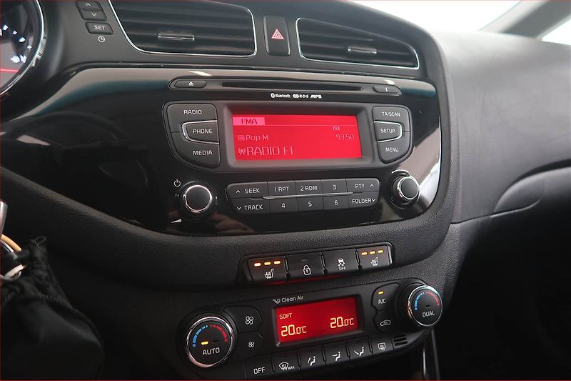 Kia Ceed (2014) 1.6 GDI, Automat, Serv.kniha - fotka 12 z 19