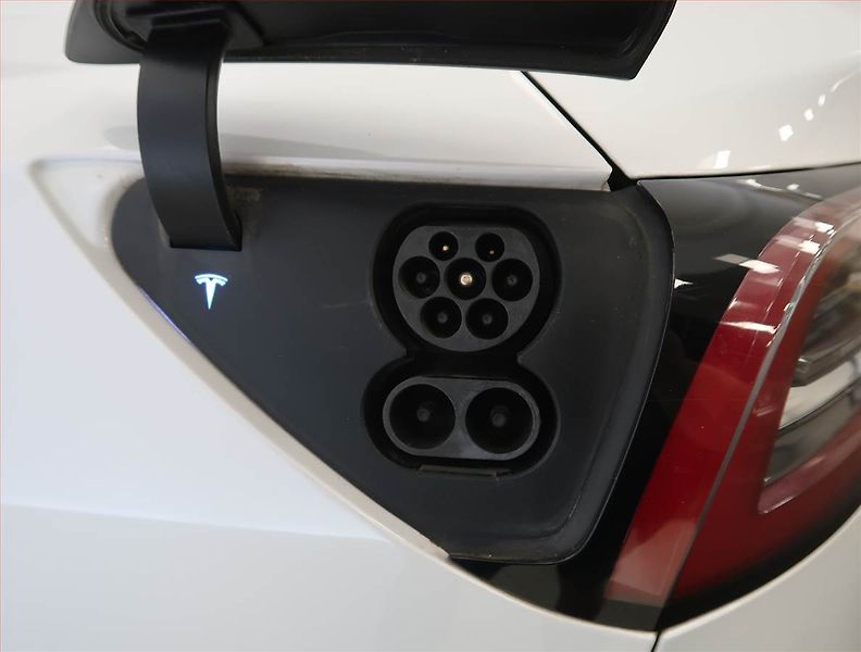 Tesla Model 3 (2021) Long Range 4WD 79kWh, SoH 81% - fotka 32 z 33