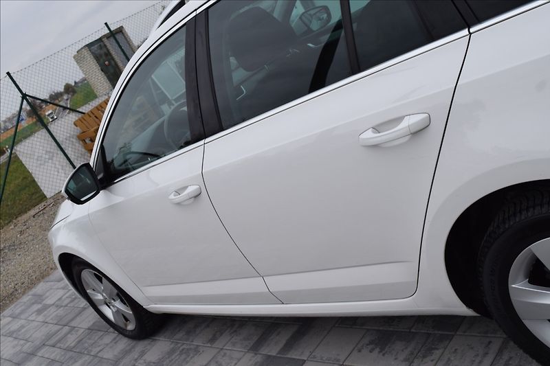 Škoda Octavia 1,6 TDI 85kw ALU KLIMA TAŽNÉ - fotka 13 z 48