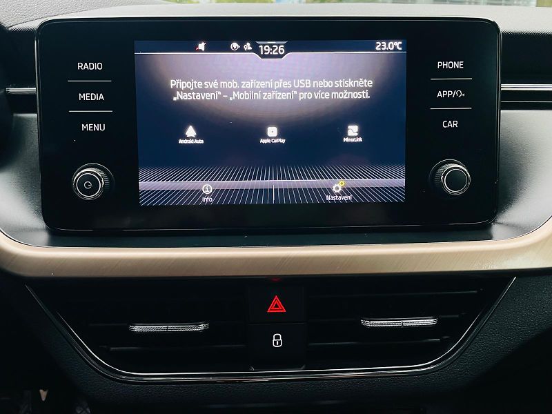 Škoda Scala 1.6TDI AUTOMAT SERVISKA TAŽNÉ - fotka 35 z 46