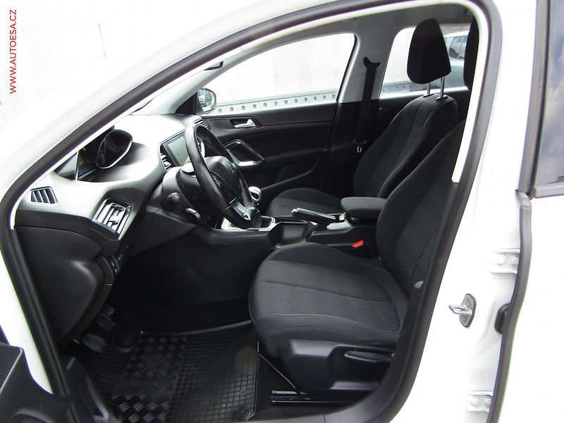 Peugeot 308 (2017) 1.6HDi, ČR, LED, park.čidla - fotka 9 z 18