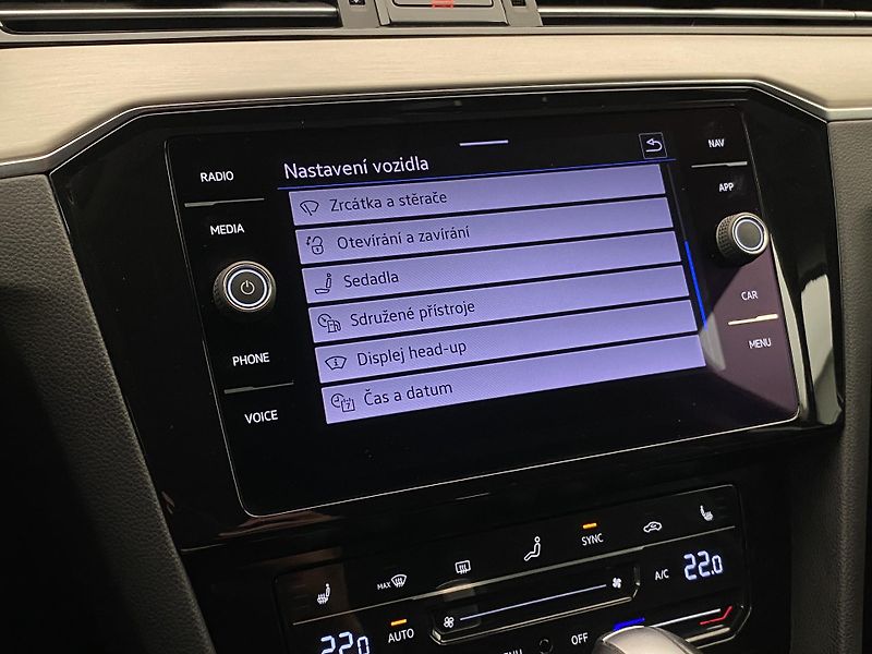 Volkswagen Passat VARIANT 2.0TDI DSG R-LINE CZ - fotka 41 z 55