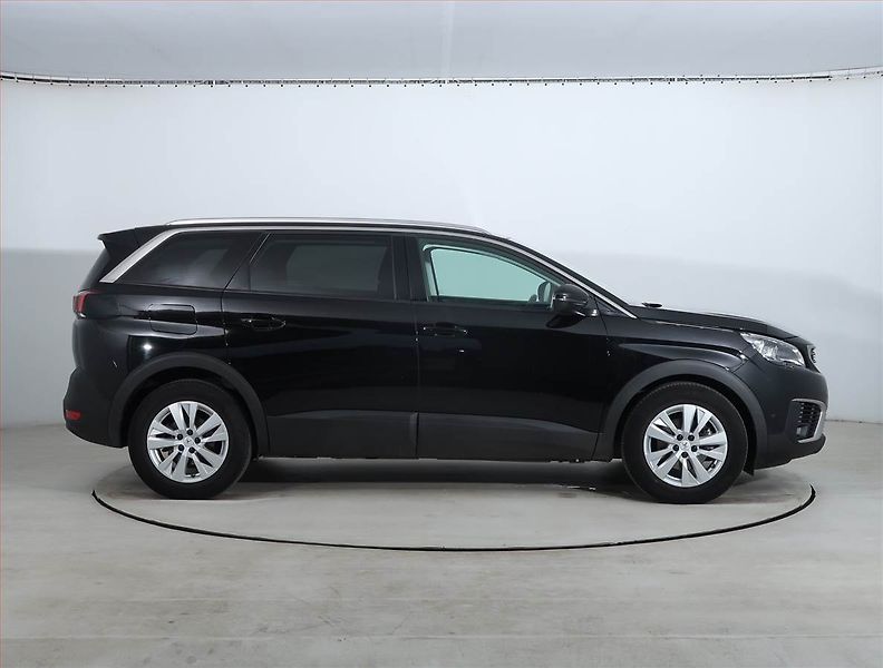 Peugeot 5008 (2020) PureTech 130, Automat, 7 míst - fotka 6 z 21
