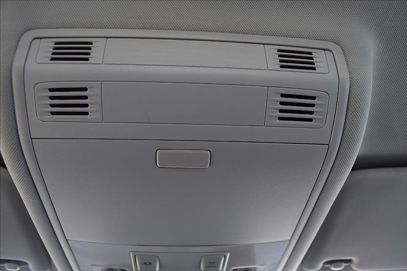 Volkswagen Golf 2,0 TDI 110KW KAMERA XENONY - fotka 45 z 48