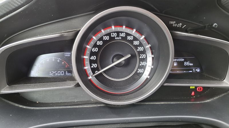 Mazda 3 1.5 74kw krásná 1. majitel - fotka 13 z 30