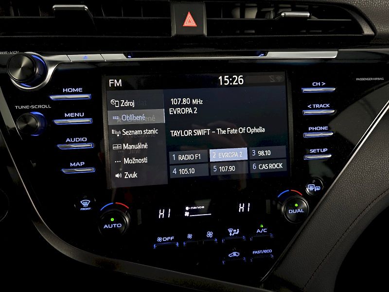 Toyota Camry (2019) 2.5HEV EXECUTIVE - fotka 15 z 29