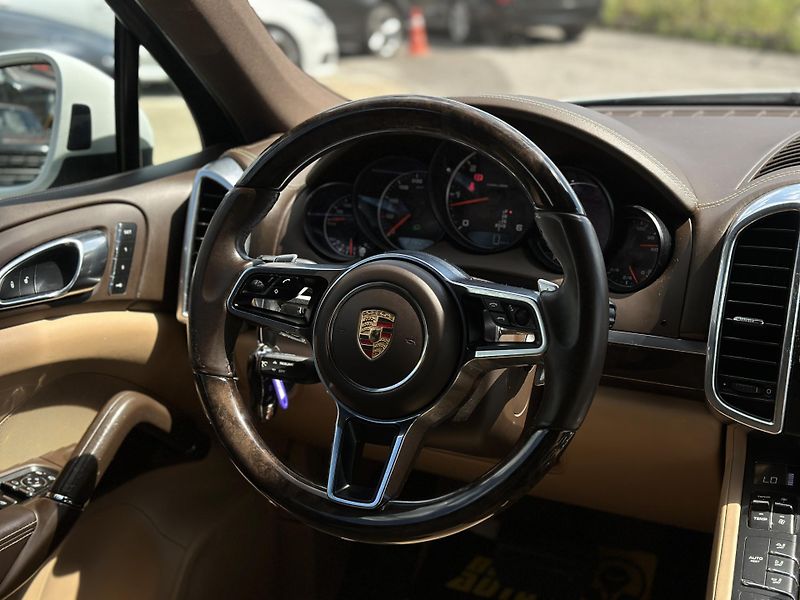 Porsche Cayenne (2015) Porsche Cayenne 2015 - fotka 15 z 19