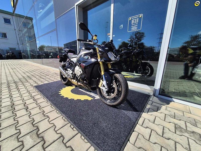 BMW S 1000 R (2016) - fotka 1 z 19