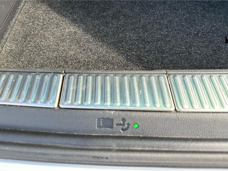 Škoda Superb STYLE TDI 110/2.0 M6 - fotka 13 z 24