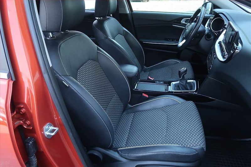 Kia XCeed (2023) Gold 1.5 T-GDI, Serv.kniha - fotka 9 z 25