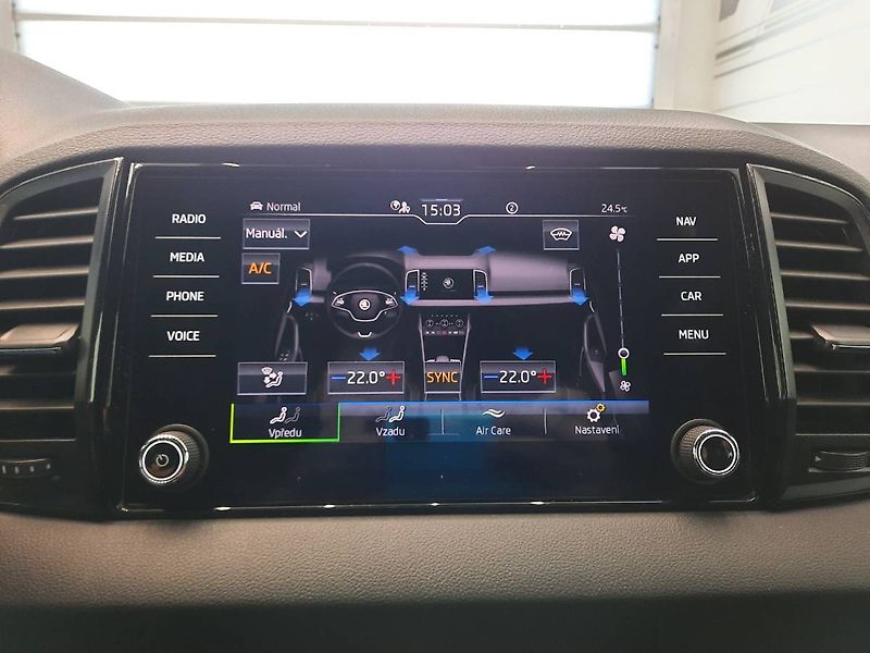Škoda Karoq (2023) Sportline 2.0 TDI 4x4 (110kW/1 - fotka 21 z 30