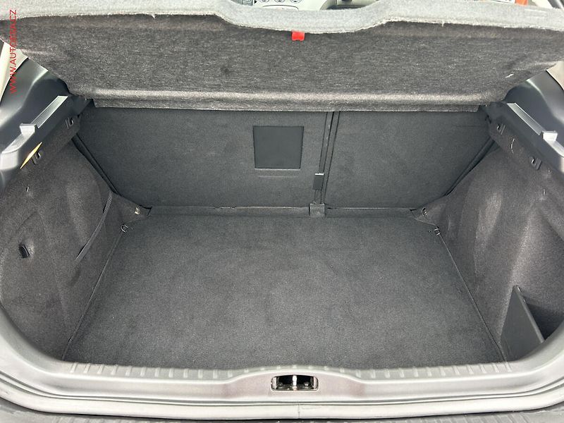 Peugeot 308 (2013) 1.6VTI, 1.maj,ČR, servis - fotka 7 z 15