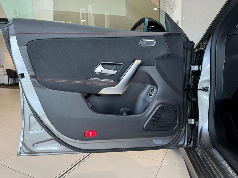 Mercedes-Benz CLA (2024) 200 d/AMG/PANO/360/TOP - fotka 8 z 16