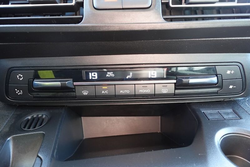 Toyota ProAce City Verso 1.5 D4-D 130 - 8 AT Family 7S - fotka 22 z 33