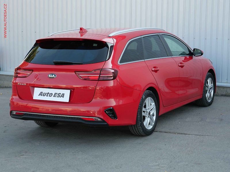 Kia Ceed (2020) 1.4 T-GDi, 2.maj,ČR, LED - fotka 4 z 23