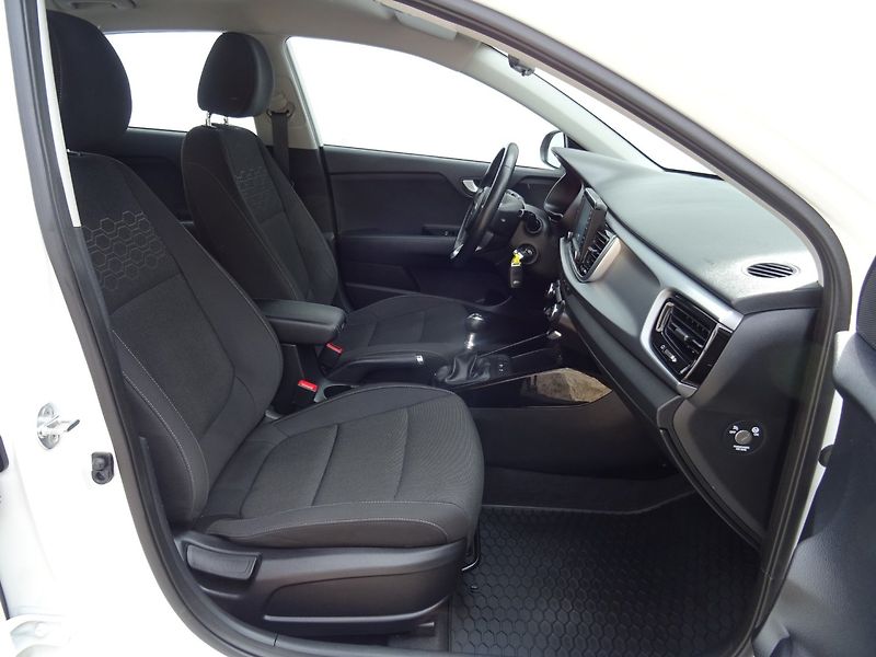 Kia Rio (2019) 1.2i,61kW,1majČR,S.kn,navi - fotka 11 z 24