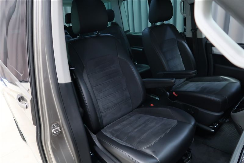 Volkswagen Multivan 2,0 TDI DSG 4MOTION HIGHLINE - fotka 38 z 45