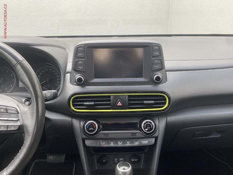 Hyundai Kona (2019) 1.6 T-GDI 4x4, 2.maj,ČR, AT - fotka 12 z 17